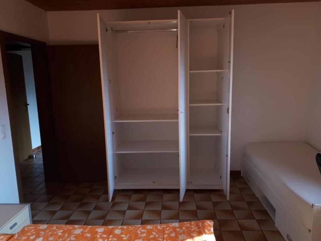 Karl-Stieler-Str. One Room In A 2 Room Appartment ; Lot Space Bruckmühl Eksteriør billede